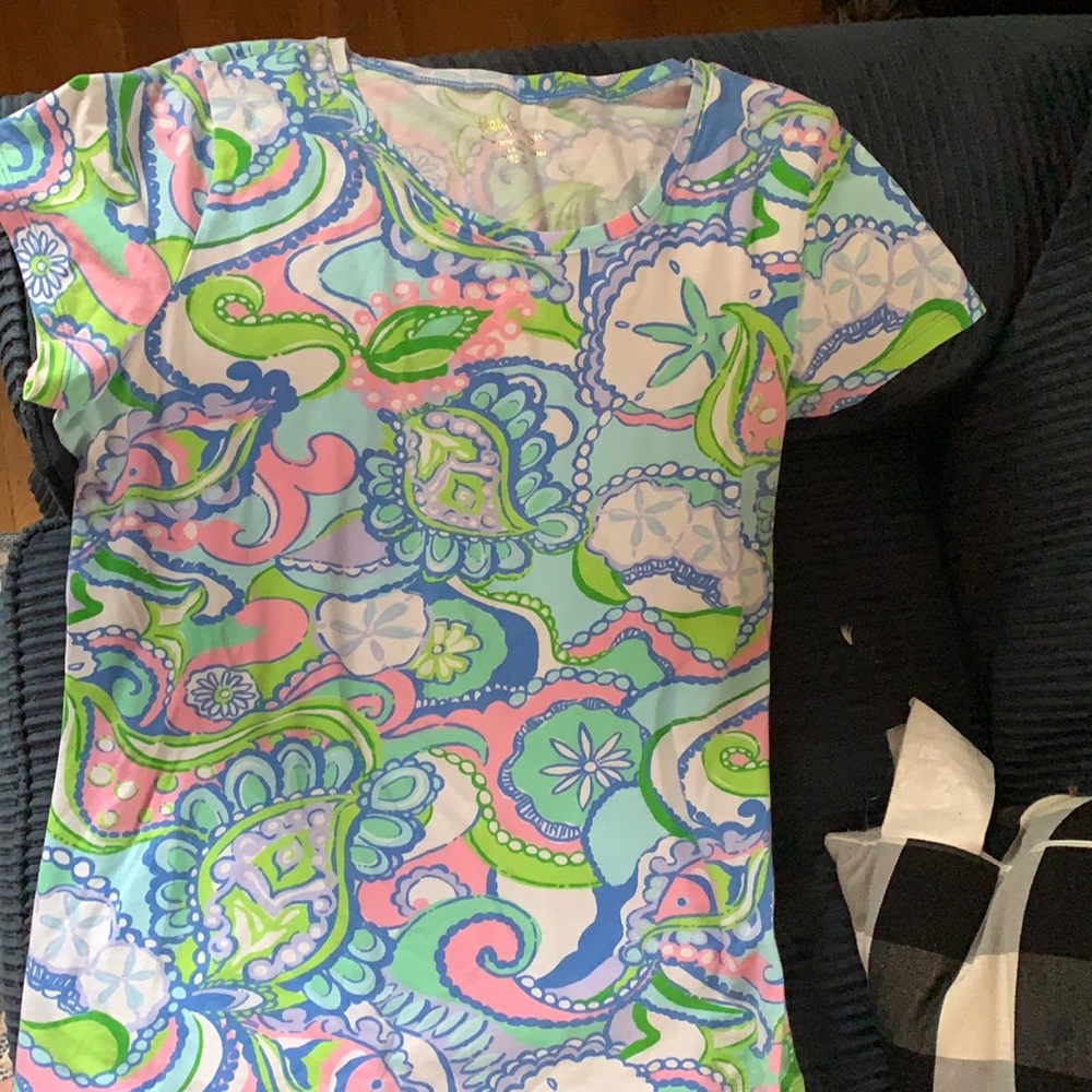 EUC Lilly Pulitzer T Shirt size LARGE
